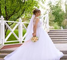 Свадебное платье в отличном состоянии