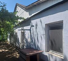 1/2 дома, отдельный двор, газ, центр. канализация