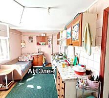 Домик в фонтанке с большим участком