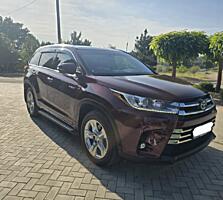 Продается Toyota Highlander.
