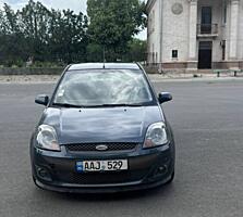 Продам хетчбек Ford Fiesta 2006 года 1.4 бензин