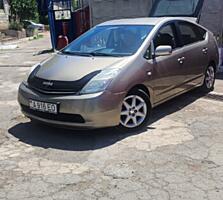 Продаётся Приус. Свежий.