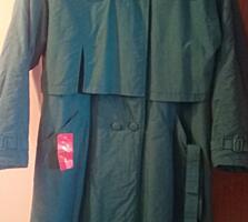 Новый женский плащ XL р-р на синтепоне.