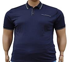 Polo sau tricou cu guler cu trei nasturi.