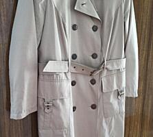 Женские вещи (куртки, платья)