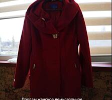 Женское демисезонное пальто.
