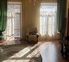 Продам четырехкомнатную квартиру в центре города на Пироговской