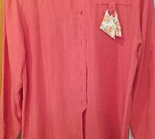 Новые блузы- рубашки немецкий 40р-р (46) плечики.