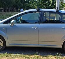 Продам Тойоту (Королла Версо 1.8- бензин)