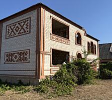 Продается двухэтажный каменный дом 200м от Днестра слушаем предложения