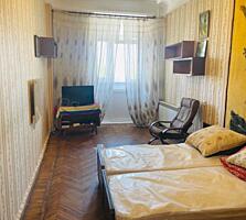 Продам трёх комнатную квартиру на Соборной площади .Исторический дом .