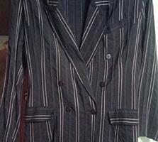 Продам женский двубортный жакет без подклада немецкий 40р-р (46).