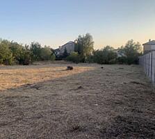 Продаётся участок под жилую застройку. Коммуникации: газ, вода и ...