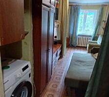 Продам комнату с мебелью в коммуне на улице Новикова!