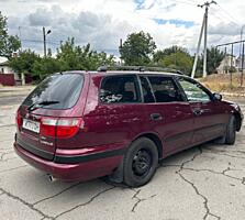 Тойота Карина е. 1.6 Бен/газ