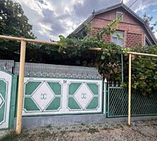 Продается дом с баней и закрытым бассейном.