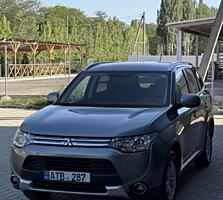 Митсубиси Оутлендер плагин гибрид.