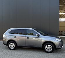 Митсубиси Оутлендер плагин гибрид.