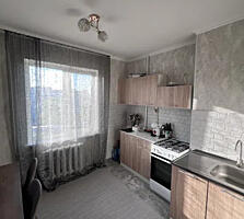 Однокомнатная с ремонтом.