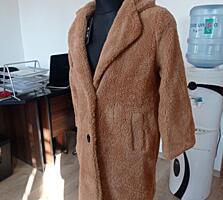Продаем срочно, недорого два итальянских пальто женских, демисезонных.