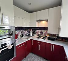 Продается 3- х комнатная квартира в самом центре Бендер