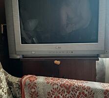 ПРОДАЮ телевизор "LG" - 72 см Б\У, работает отлично + пульт 550 л торг