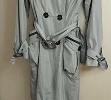 Продам плащ с капюшоном в отличном состоянии (практически новый).