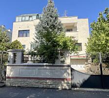 Se vinde casă spațioasă în centrul Chișinăului!