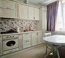 В продаже дом в пгт. Великодолинское. Расположен в центре, рядом ...