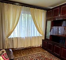 Продам квартиру 47 кв. м., 1/5, Небесной Сотни пр. /13-ый трамвай.