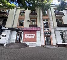 69,5 м² в самом центре. Свободная планировка, потолки — 3,