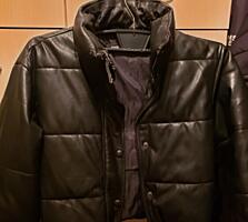 Укороченная куртка из кожзама