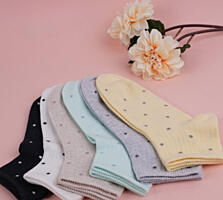 Eleganță și rafinament pentru femei – dresuri, șosete, pijamale moi