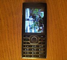 Кнопочный мобильный телефон