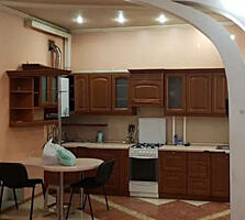 8708. Продам просторную квартиру в центре на ул. ...