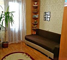 Продается четырехкомнатная квартира в тихим спокойном районе города ..