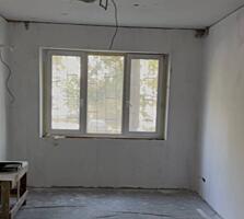 Продается трехкомнатная квартира под ремонт в отличной локации ...