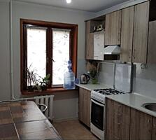 30370 Продам трехкомнатную квартиру на ул. ...