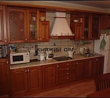 Продаж 3 кімнатної квартири по вул. Милославська 45. Загальна площа ..