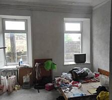 Предлагается к продаже две комнаты в коммунальной квартире в центре ..