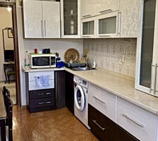 Продаётся 3х-комнатная квартира. + гараж 37кв м. Центр.