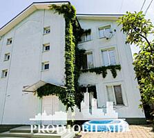 Vă propunem spre vânzare aceast casă în3 nivele, amplasată în sect. ..