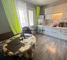 Продаж 2-кімнатної квартири по вул.Урлівська 19. Будинок 2006 року. ..