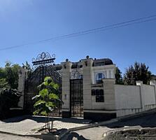 Compania Lumea. md oferă spre vânzare Townhouse în sectorul Centru.