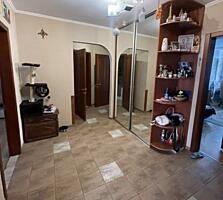 33905. Продам 4-х комнатную квартиру на Таирова, ...