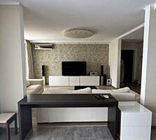 В продаже просторная двухкомнатная квартира в самом престижном районе 