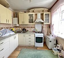 Продам 4-х комнатную квартиру в р-не Адмиральского проспекта.