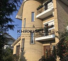 Продаж 3-поверхового затишного будинку площею 271 кв.м. біля лісу в ..
