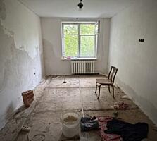 Продаётся 2х-комнатная квартира под ремонт. Балка