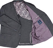 Большого размера мужской пиджак который носят с джинсами.